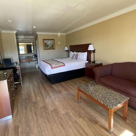 Travelodge By Wyndham Costa Mesa Newport Beach Hacienda Extérieur photo