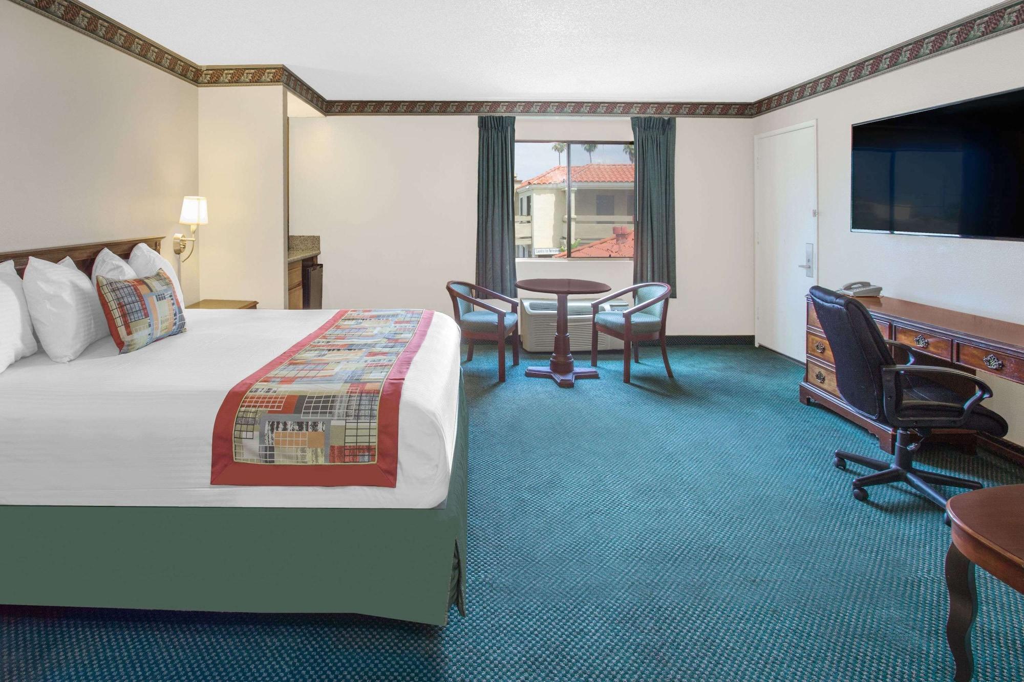 Travelodge By Wyndham Costa Mesa Newport Beach Hacienda Extérieur photo