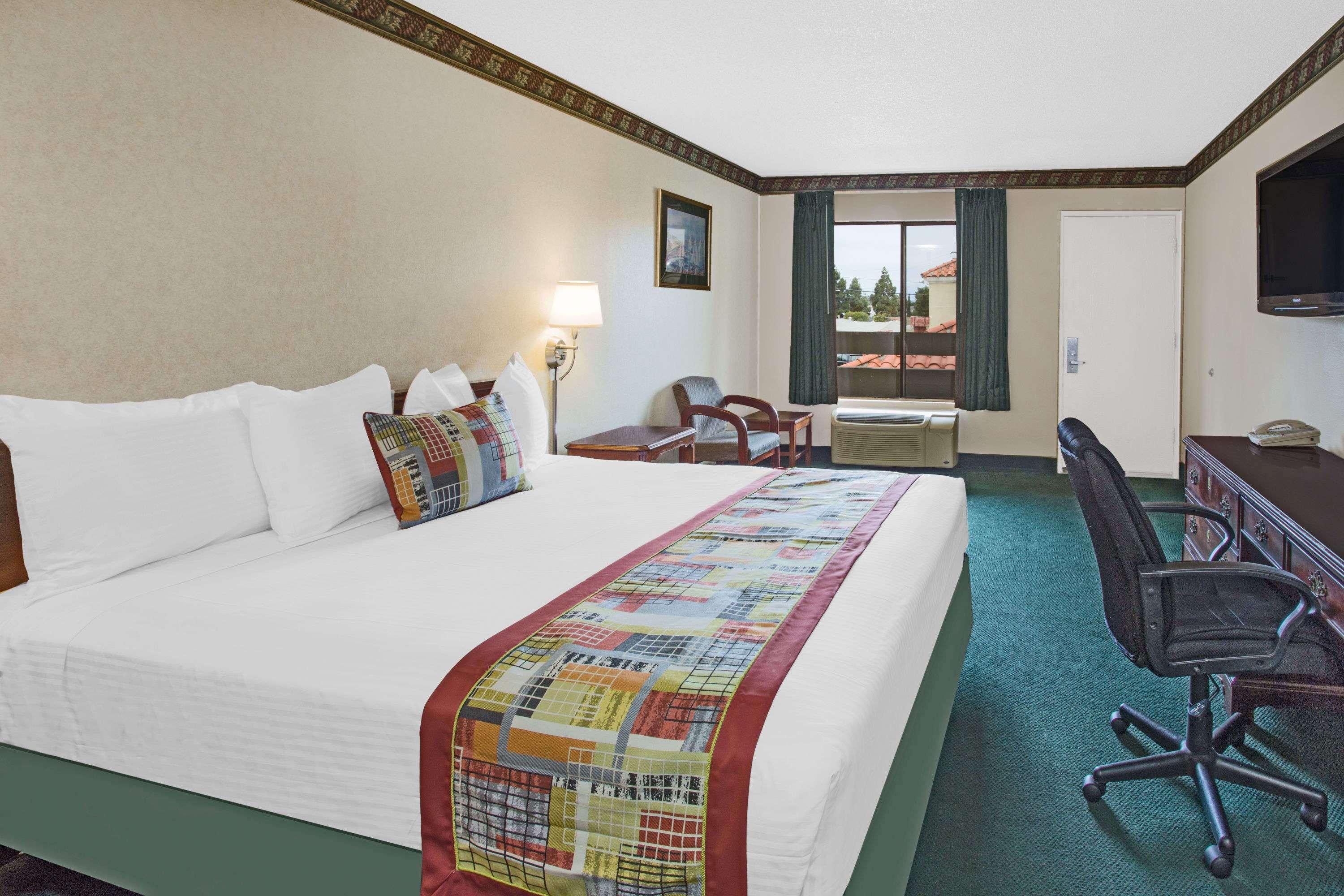 Travelodge By Wyndham Costa Mesa Newport Beach Hacienda Extérieur photo