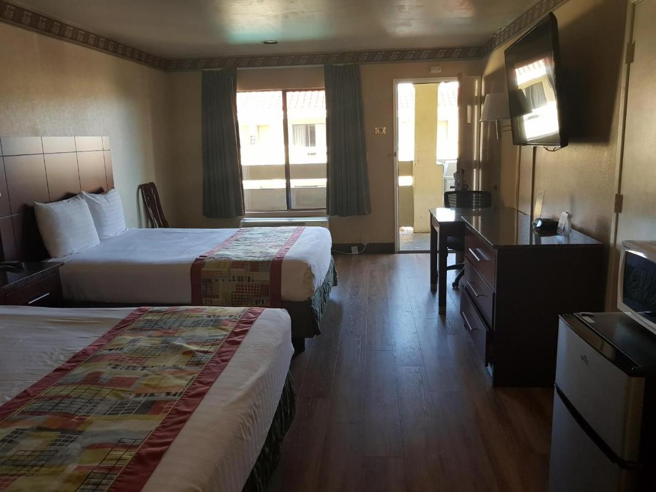 Travelodge By Wyndham Costa Mesa Newport Beach Hacienda Extérieur photo
