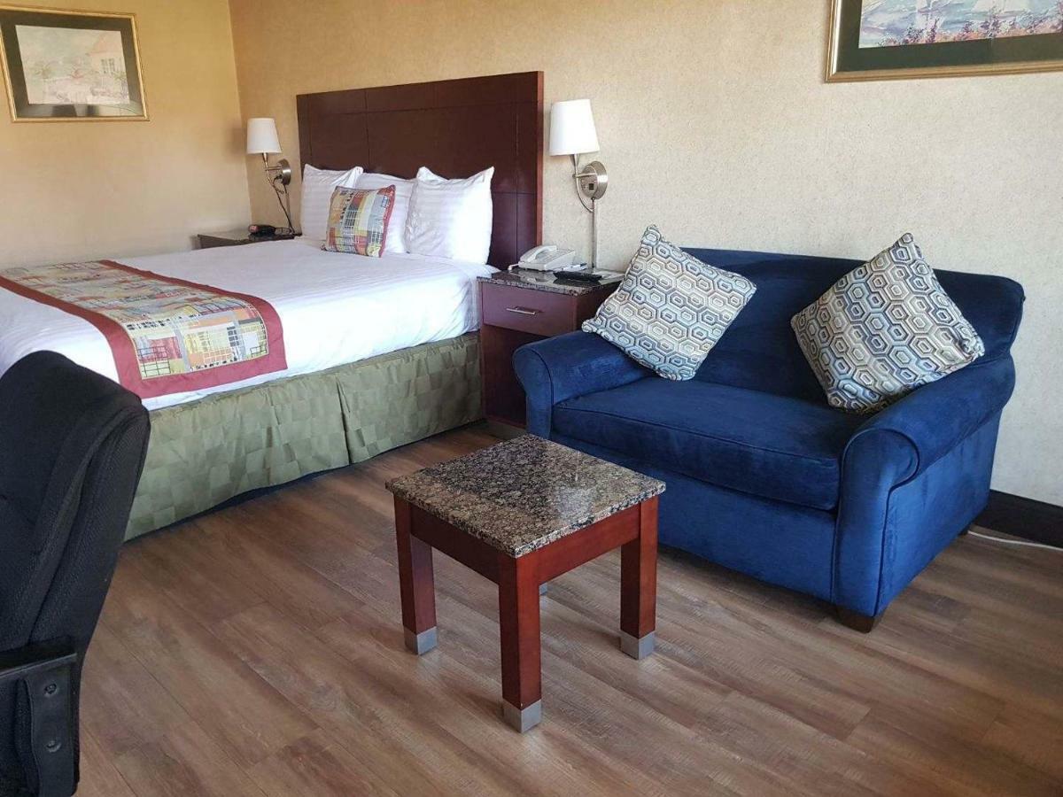 Travelodge By Wyndham Costa Mesa Newport Beach Hacienda Extérieur photo