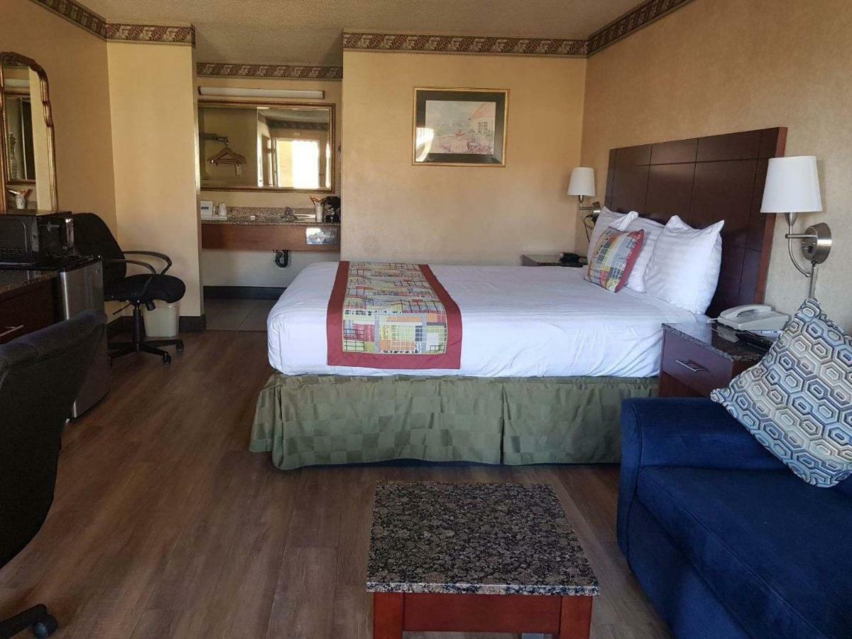 Travelodge By Wyndham Costa Mesa Newport Beach Hacienda Extérieur photo
